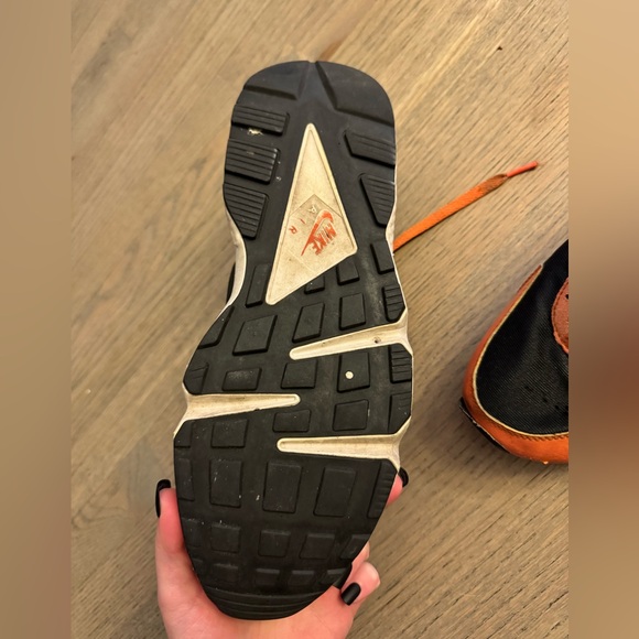 Men’s Nike Air Huarache orange shoes - Picture 5 of 6